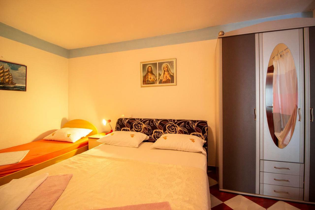 Mrkonjic Branko & Marija Apartmani Omis Exterior photo
