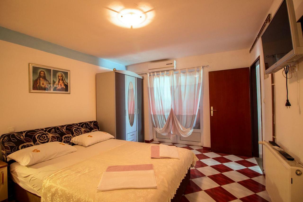 Mrkonjic Branko & Marija Apartmani Omis Exterior photo