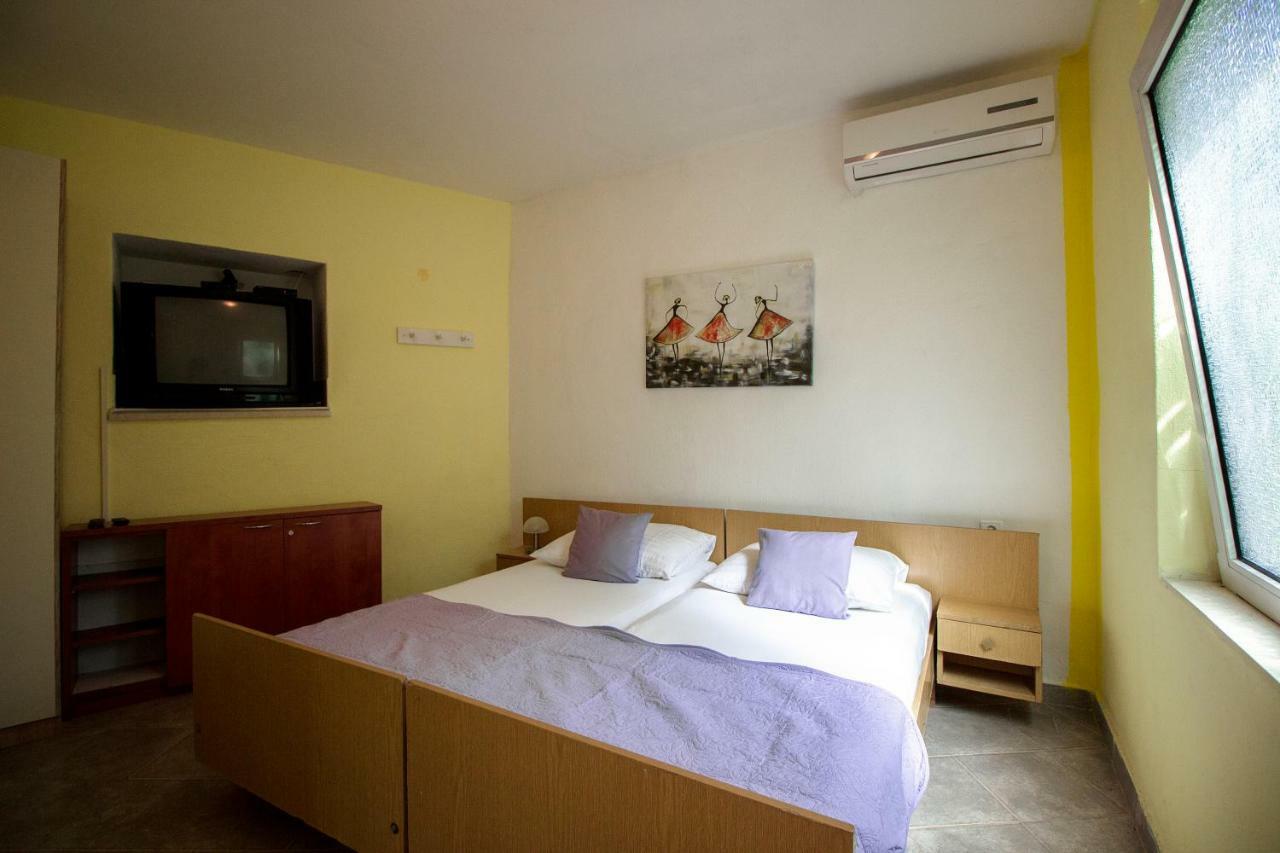Mrkonjic Branko & Marija Apartmani Omis Exterior photo