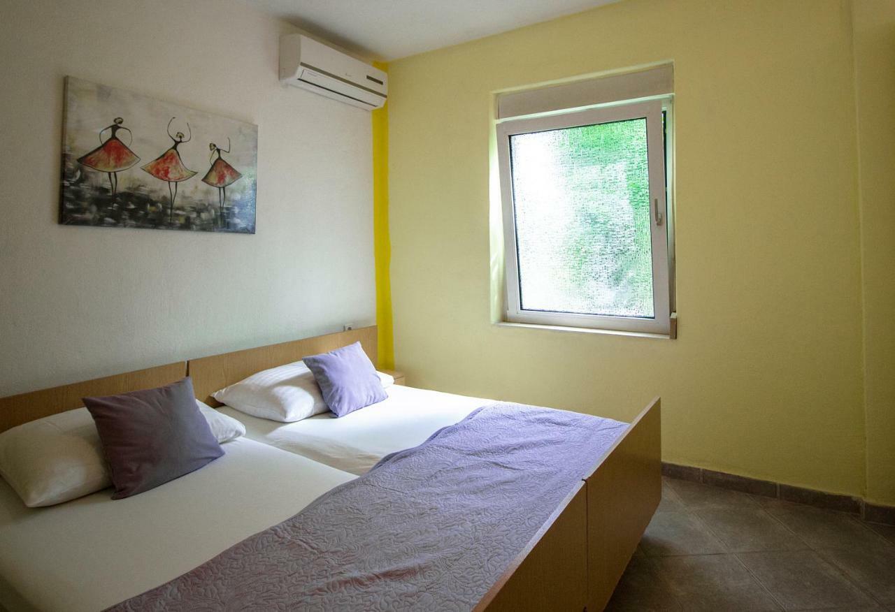Mrkonjic Branko & Marija Apartmani Omis Exterior photo