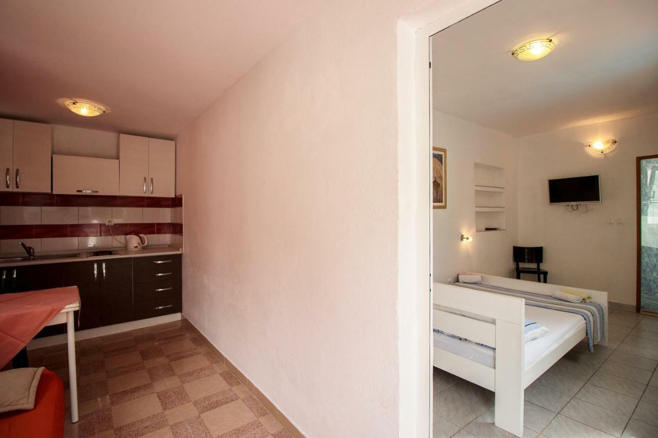 Mrkonjic Branko & Marija Apartmani Omis Exterior photo