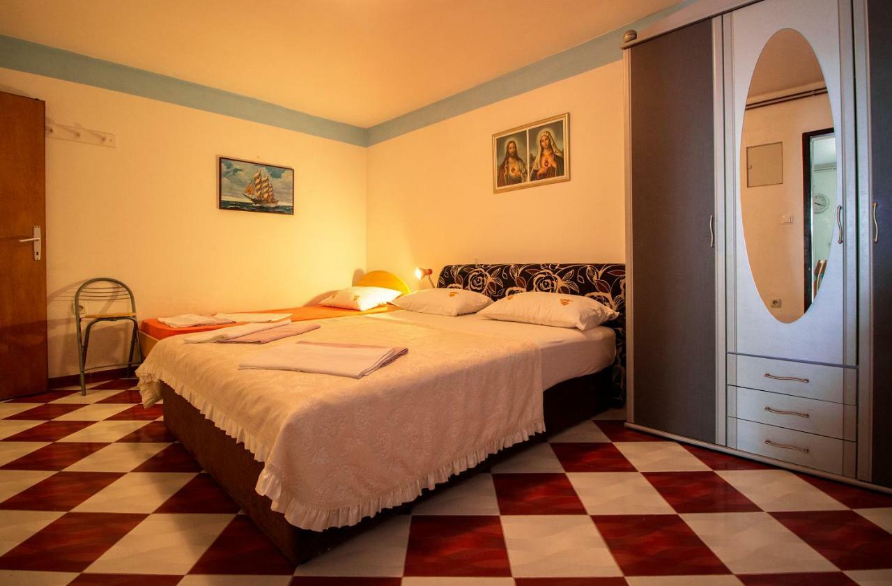 Mrkonjic Branko & Marija Apartmani Omis Exterior photo