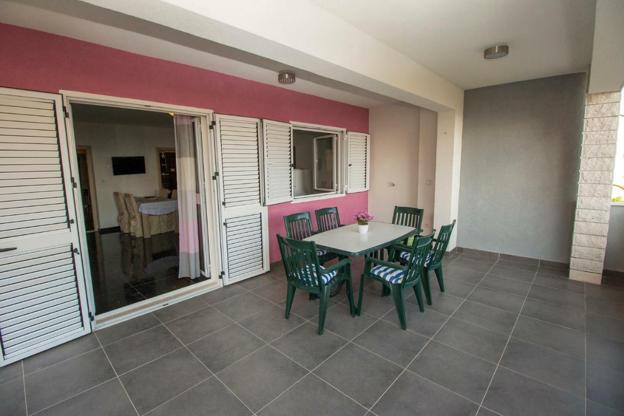 Mrkonjic Branko & Marija Apartmani Omis Exterior photo